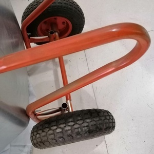<span class=keywords><strong>Brouette</strong></span> WB6404 de 110 L avec plateau en acier galvanisé et double roue – Approvisionnement direct usine - Product Image 3