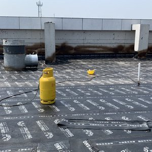Membrane SBS à base de polyester, résistance aux températures élevées et basses, résistance aux perforations et à la pression, toiture de bâtiment, toiture de <span class=keywords><strong>garage</strong></span> - Product Image 4