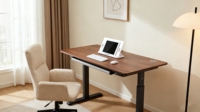 Cadre de bureau debout moderne et réglable en hauteur, mobilier informatique réglable en hauteur, panneau métallique, design en bois, HUILIDE HLD-Z1, au sol