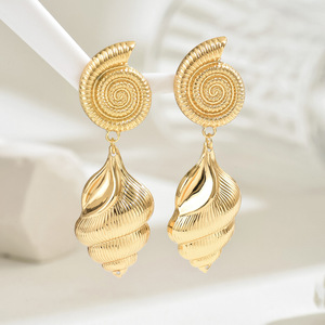 Bonito pendiente de aleación chapado en oro/plata, pendiente de moda con abalorio de concha, pendiente de mujer, joyería al por mayor - Product Image 4