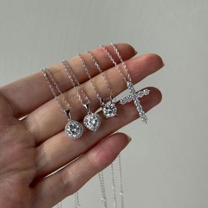 Collar con Colgante de Plata de Ley 925 con Moissanita Color D VVS1, Joyería Fina Dylam, Resistente al Deslustre y a la Decoloración - Product Image 4