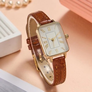 Nuevo reloj elegante para estudiantes con esfera cuadrada de números romanos retro, correa de cuero de alta gama y movimiento de cuarzo para mujer. - Product Image 2