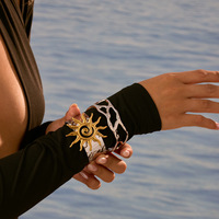 Bracelet manchette large ajouré en acier inoxydable plaqué or 18 carats, motif soleil martelé, style statement, empilable