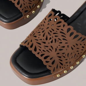 Mules à plateforme ajourées pour femmes, sandales à talon carré épais cloutées, mules découpées au laser à bout carré, sabots tendance d'été pour femmes - Product Image 4
