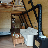 Conteneur maritime de 20 pieds, structure en acier modulaire, maison triangulaire, 2 chambres, villa préfabriquée de norme européenne, style moderne du milieu du siècle