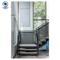 Villa de luxe avec garde-corps en acier, clôture sur mesure, système de garde-corps en alliage d'aluminium avec options d'éclairage