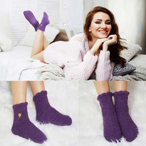 Nouveautés 2024 - Coffret cadeau de couleur violette avec chaussette en peluche, carte de vœux, bougie parfumée, boule de bain - Cadeaux uniques pour femmes pour une prompte guérison - Product Image 5