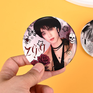 Badge en étain personnalisé Yihui, Merchandise Zyg Celebrity Idol, Badges et médailles à attache papillon - Product Image 1