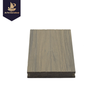 Planches de terrasse en WPC à relief gaufré, noyau solide, co-extrudées, résistantes à l'humidité et aux UV, pour patio, resort et allées.