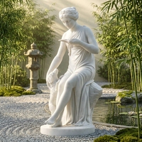 Sculpture de bergère et d'agneau en marbre blanc massif sur mesure - Art néoclassique bucolique fait main, résistant aux intempéries pour jardin et salon