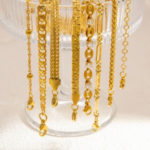 Pulsera de Oro de 18K de Alta Gama con Cadena de Acero Inoxidable, Estilo Moderno y Acabado Duradero - Product Image 4