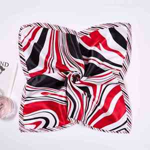 Pañuelo Cuadrado con Estampado Digital Personalizado, Hecho con Tela de Algodón y Rayón para Mujer - Product Image 6