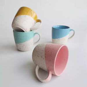 Cốc Gốm Bán Buôn Logo Theo Yêu Cầu 300Ml Cốc Cà Phê Gốm Bắc Âu Kết Hợp Hai Màu Với Chấm Đen - Product Image 1