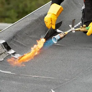 Su geçirmez çatı kaplama malzemeleri meşale uygulanan çatı ruloları SBS elastomerik zift su geçirmez membran