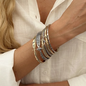 Juego de 6 Pulseras Apilables de Metal con Diseño de Peces Vintage para Mujer, Brazaletes Retro para Uso Diario, Accesorios de Joyería, Regalos - Product Image 1