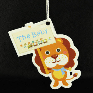 Étiquette suspendue en papier lin avec logo imprimé, cordon en coton et épingle de sûreté - Product Image 4