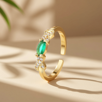 Bague réglable en laiton plaqué or rose pour femme, design géométrique minimaliste élégant avec zircon vert taillé