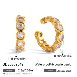 Manchette d'oreille en <span class=keywords><strong>acier</strong></span> <span class=keywords><strong>inoxydable</strong></span> plaqué or 18 carats avec zircone blanche Manchette d'oreille ronde CZ classique exquise Style mignon - Product Image 3