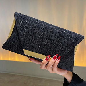 Bolso de Mano Tipo Clutch con Cadena Simple, Moderno y Elegante, para Damas, para Fiestas y Eventos Nocturnos - Product Image 3