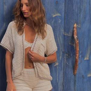 Conjunto de Dos Piezas de Crochet Personalizado para el Verano 2026, Camisa y Pantalones Cortos Calados para Mujer, Ropa de Playa 100% Algodón Transpirable con Cuello Redondo - Product Image 2