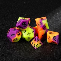 Ensemble de 7 dés polyédriques en silicone phosphorescents, orange néon, violet, jaune, finition mate, pour DND et jeux de table