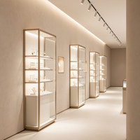 Solution complète pour boutique de bijoux : présentoir mural cylindrique de style galerie minimaliste, vitrine ronde pour bijoux