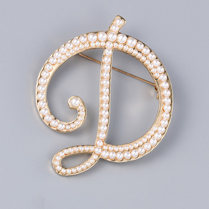 Broche de Letra Inicial com Pérola de Cristal, 26 Letras do Alfabeto, Broches de Liga de Zinco para Mulheres, Presente de Joias para Casamento e Festas - Product Image 6