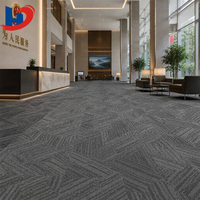Alfombra de Nailon Geométrica HENGJIU con Diseño de Montaña, 50x50cm, Base de PVC, Calibre 1/12, Resistente al Fuego, para Oficinas y Sede Gubernamental