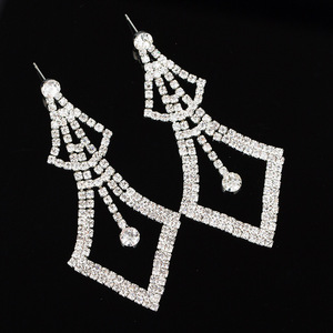 Boucles d'oreilles tendance pour femmes, clous d'oreilles élégants, modèle E273 - Product Image 4