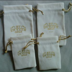 Sacchetto in Velluto con Coulisse per Gioielli e Regali, Disponibile in Molti Colori, Personalizzabile con Logo Stampato per Orologi - Product Image 3