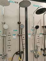 Ensemble de robinet de douche de salle de bain à 1 poignée au design moderne chromé avec pommeau de douche à barre coulissante avec jet de massage