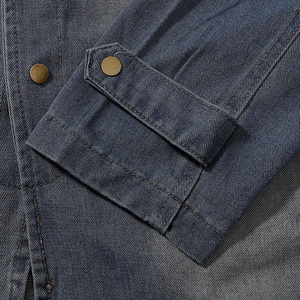Giacca in denim baggy con collo alto personalizzato, indaco scuro, tasca singola sul petto con bottoni a pressione in ottone, oversize, minimalista, <span class=keywords><strong>avant</strong></span>-<span class=keywords><strong>garde</strong></span>. - Product Image 5