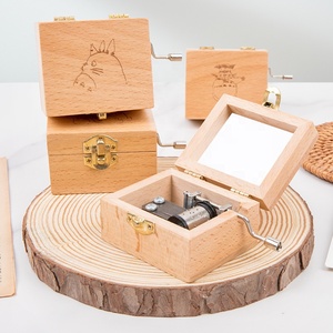 Carillon a manovella sempre brillante Mini Totoro Design in legno Dragon <span class=keywords><strong>Cats</strong></span> colore naturale durata del suono anni '30 compleanni per bambini - Product Image 1