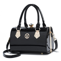 Nouveauté Sac Boston en cuir PU brillant Grande capacité Style rétro Sac à bandoulière pour femme Sac à main de luxe de créateur