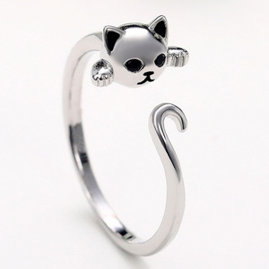 Anello Moda Gatto, Design Minimalista ed Elegante, Gioiello da Donna per Uso Quotidiano, Anello Statement - Product Image 1