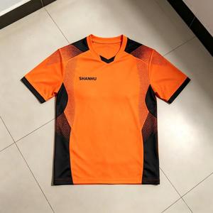 เสื้อฟุตบอลสีส้มใหม่สำหรับผู้ชาย แห้งเร็ว ระบายอากาศได้ดี รับสกรีนโลโก้ ชุดกีฬาทีม ขายส่ง เสื้อเจอร์ซีย์ระบายอากาศได้ดี - Product Image 4
