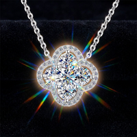 NORELLE 1ct Collier Trèfle à Quatre Feuilles D Couleur VVS Collier Moissanite en Argent Sterling 925 avec Placage Platine Pendentif Chanceux