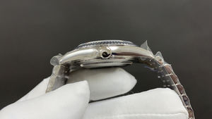 Le Franc est plein et délicat. Avec un savoir-faire de pointe, il récompense la confiance de tous. Montre mécanique pour homme - Product Image 4