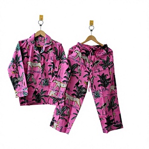 Ensemble de pyjama pour femmes en coton 100% doux à imprimé animal rose, col rabattu, manches longues, pour l'été et le printemps - Product Image 1