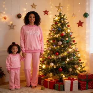 Conjunto a juego de mamá e hija, hecho a mano con bordado de letras, de algodón rosa, para Navidad, sudadera familiar, ropa de estar por casa. - Product Image 4