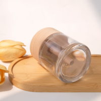 Flacon d'huile parfumée en verre transparent rond avec couvercle en bois pour l'aromathérapie