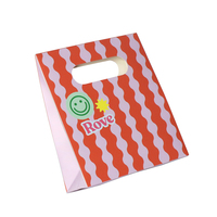 Emballage en papier de luxe avec logo personnalisé double face impression sac à provisions cadeau sac en papier avec poignée découpée pour vêtement cosmétique