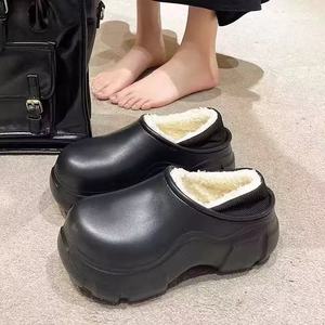 Chaussons d'hiver classiques à bout fermé, antidérapants, à semelle souple, chauds, respirants, anti-odeurs, tendance mode, en coton, avec détail à rayures, pour usage domestique - Product Image 4