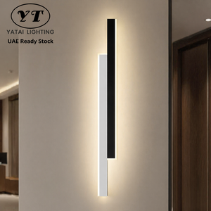 Applique murale LED moderne pour intérieur, design linéaire en métal et acrylique, télécommande, intensité réglable, 30W, pour chambre, salon, maison - Product Image 1