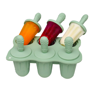 Moules à <span class=keywords><strong>glace</strong></span> réutilisables personnalisés en gros pour enfants, moules à sucettes glacées en silicone à 6 cavités en forme de cône de dessin animé de Noël, bâtonnets de 60 ml sans BPA - Product Image 1