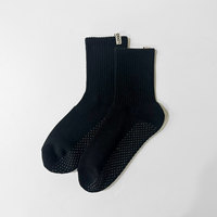Chaussettes de Pilates montantes en tricot pour femme, personnalisables avec logo OEM, pour l'automne, avec logo sur le bord du bas, antidérapantes et respirantes