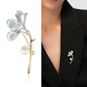 Broches de Joyería Elegantes para Mujer, Accesorios para Vestidos, Broches de Perlas, Broches de Flores Azules y Rosas Esmaltados en Oro - Product Image 2