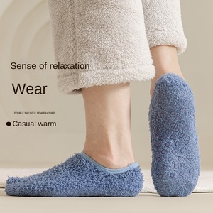 <span class=keywords><strong>2026</strong></span> यूनिसेक्स थोक कस्टम लोगो महिलाओं के टखने फर्श मोजे सर्दियों में घर की नींद कोरल मखमल मोटी गर्म गैर-पर्ची फर्श मोजे - Product Image 4