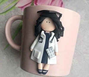 Taza de Café o Leche de Cerámica de Arcilla Polimérica 3D de Alta Calidad con Diseño de Enfermera o Doctora Linda - Product Image 5