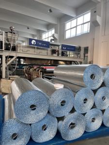 El <span class=keywords><strong>Mejor</strong></span> Rollo Personalizado de Aislamiento Térmico de Burbujas y Espuma de Papel de Aluminio Manta Barrera Radiante <span class=keywords><strong>para</strong></span> Techos, Paredes y Suelos en Construcción - Product Image 3